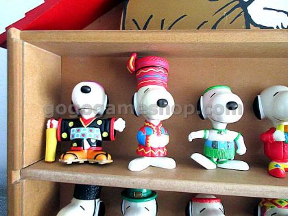 McDonald’s Snoopy World Tour Mix of 24 Mini Figures With Wooden Case
