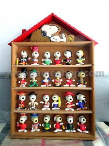 McDonald’s Snoopy World Tour Mix of 24 Mini Figures With Wooden Case